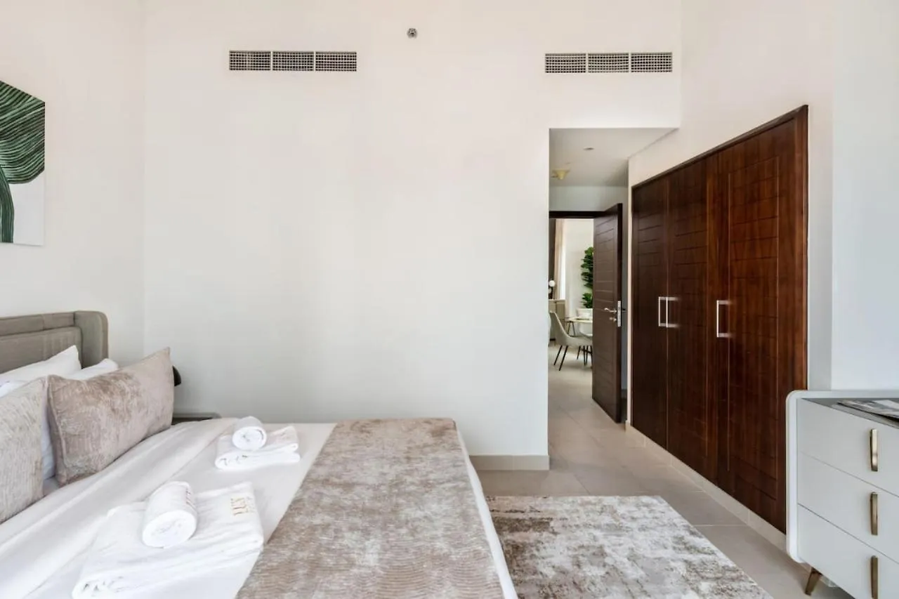 Stylish Upgraded 1 Bed Burj Khalifa Poolside View Apartment Dubai 0*,