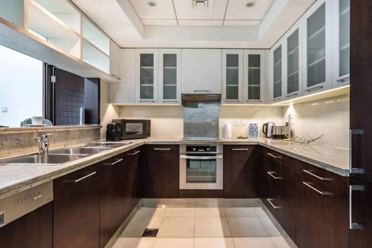 Stylish Upgraded 1 Bed Burj Khalifa Poolside View Apartment Dubai United Arab Emirates