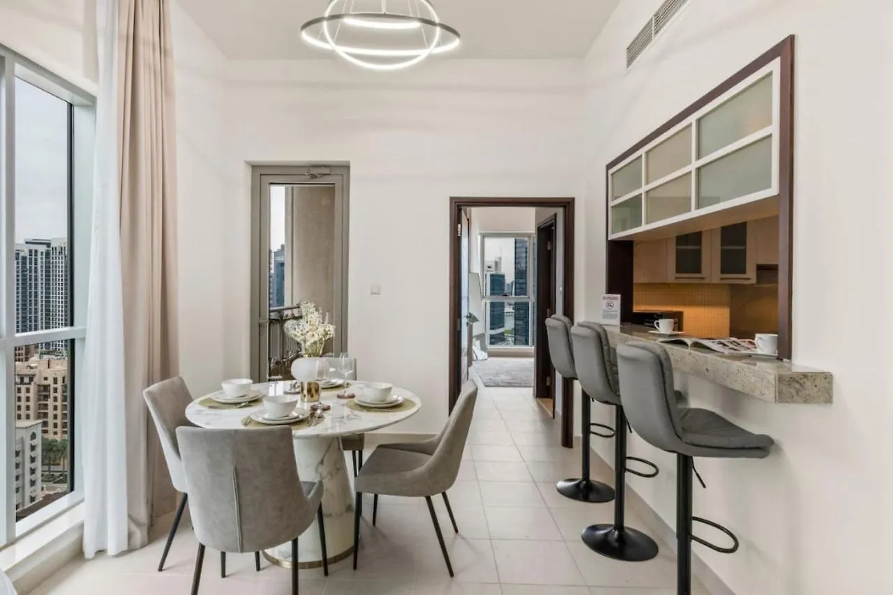 Stylish Upgraded 1 Bed Burj Khalifa Poolside View Apartment Dubai