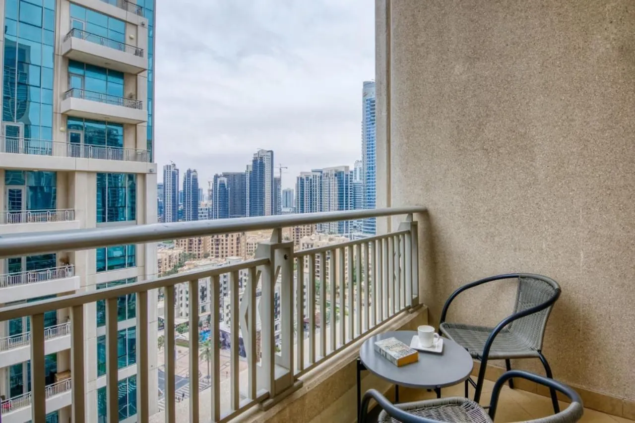 Stylish Upgraded 1 Bed Burj Khalifa Poolside View Apartment Dubai