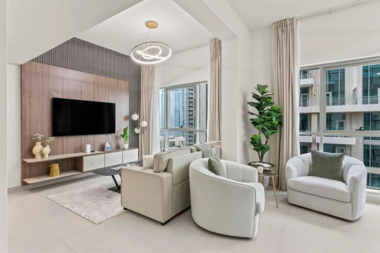 Stylish Upgraded 1 Bed Burj Khalifa Poolside View Apartment Dubai