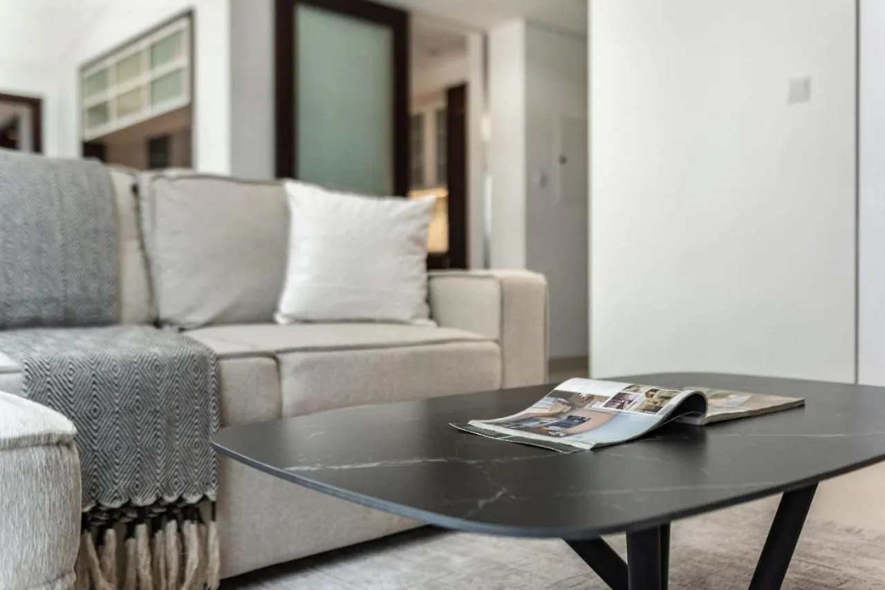 Stylish Upgraded 1 Bed Burj Khalifa Poolside View Apartment Dubai