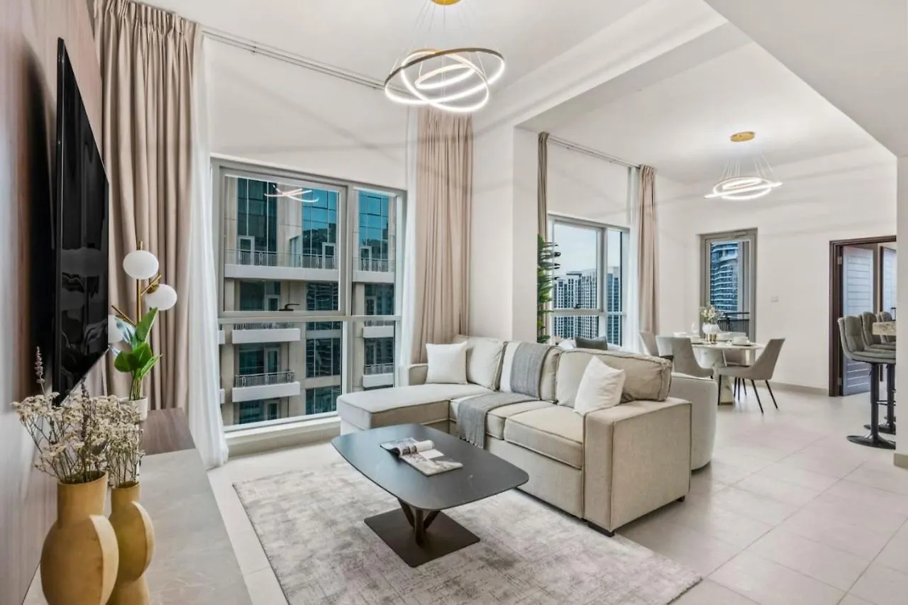 Stylish Upgraded 1 Bed Burj Khalifa Poolside View Apartment Dubai